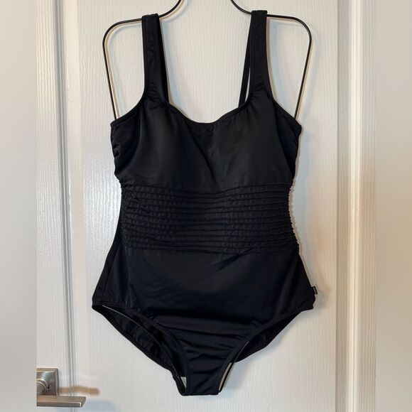 Reebok Black Women's One Piece Swimsuit - Picture 1 of 6